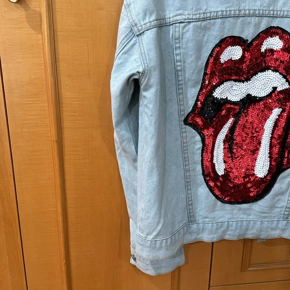 VintageMedium Denim jacket that has The Rolling Stones appliqués on the back☘️ - Picture 7 of 7